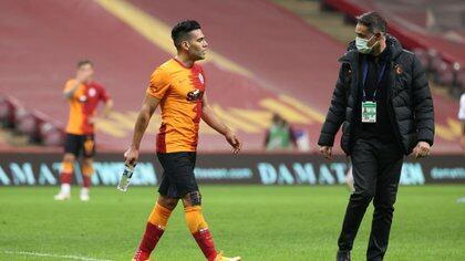Según la prensa turca, los dirigentes del club estarían dispuestos a dejar ir al samario por sus constantes lesiones.