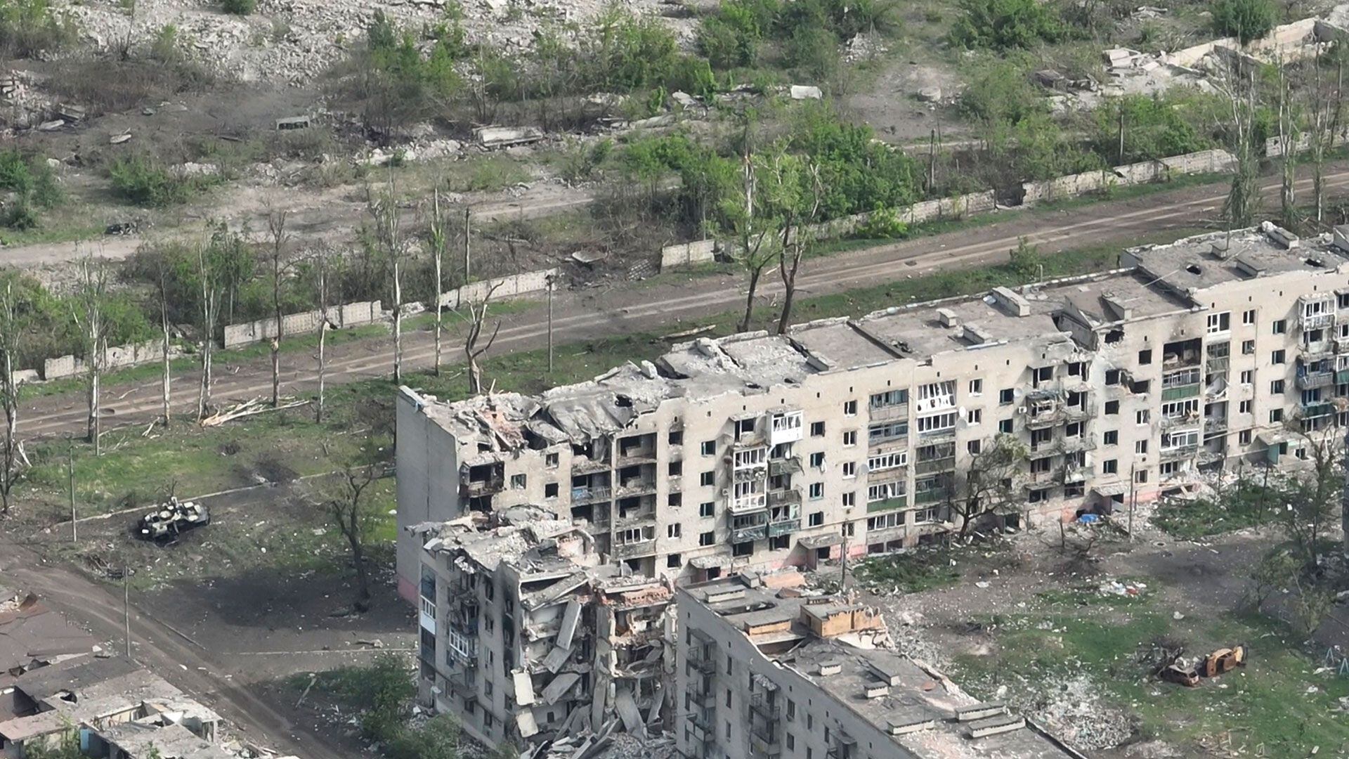 Imágenes de drones muestran la devastación en la estratégica ciudad de Chasiv Yar, en el este de Ucrania, mientras los rusos se acercan