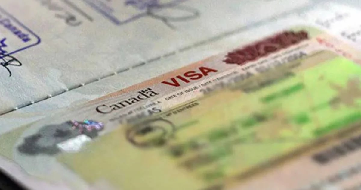 Which Mexicans will NOT need a visa to travel to Canada?