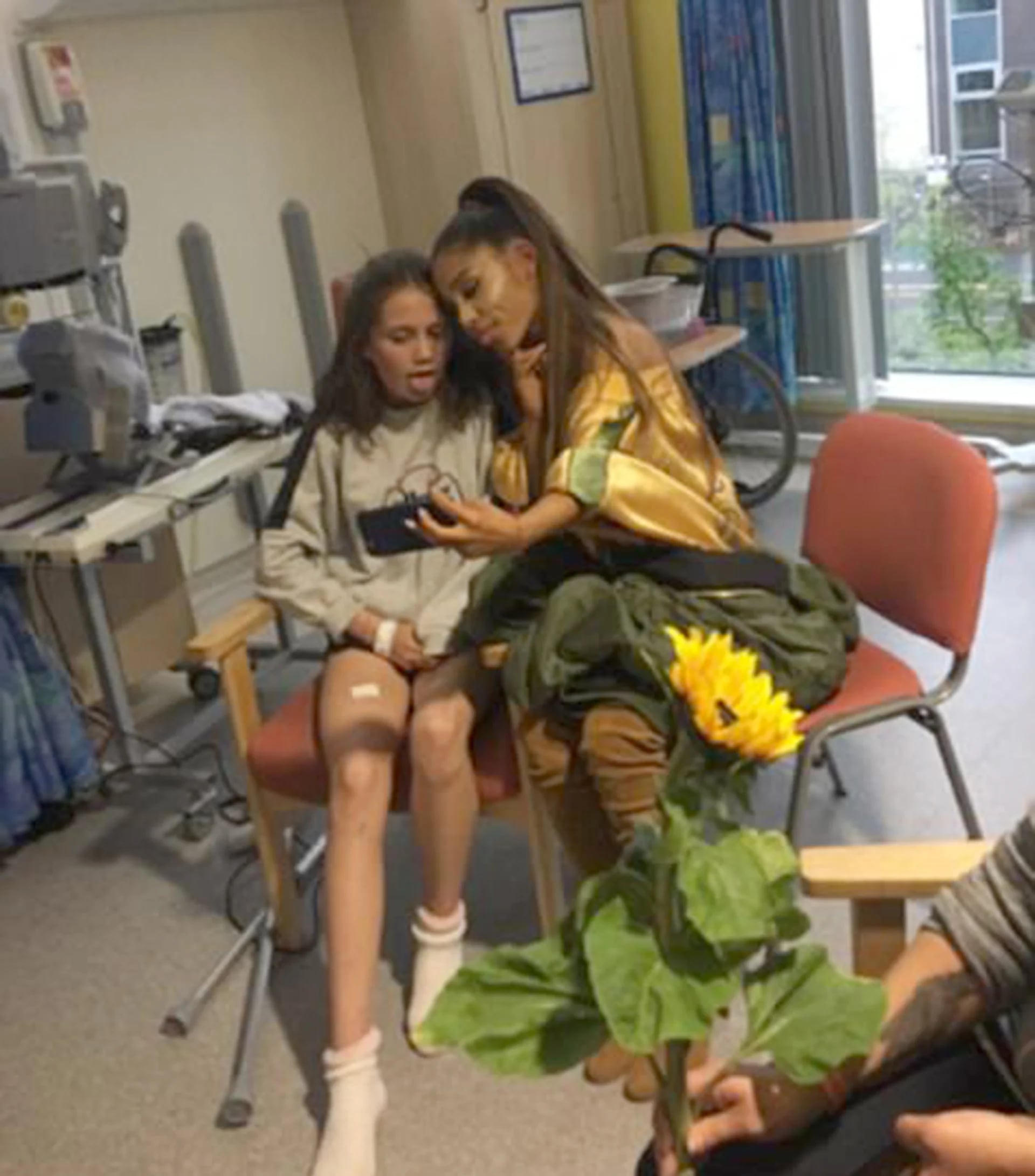 Ariana Grande visitó a las victimas del atentado de Manchester en el hospital