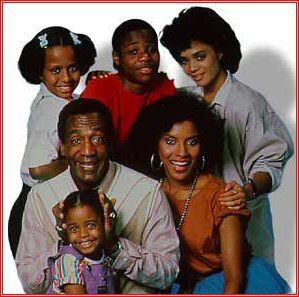 Cosby como el Dr. Heathcliff Huxtable, junto a la familia que el público estadounidense idealizó durante años en el Show de Bill Cosby