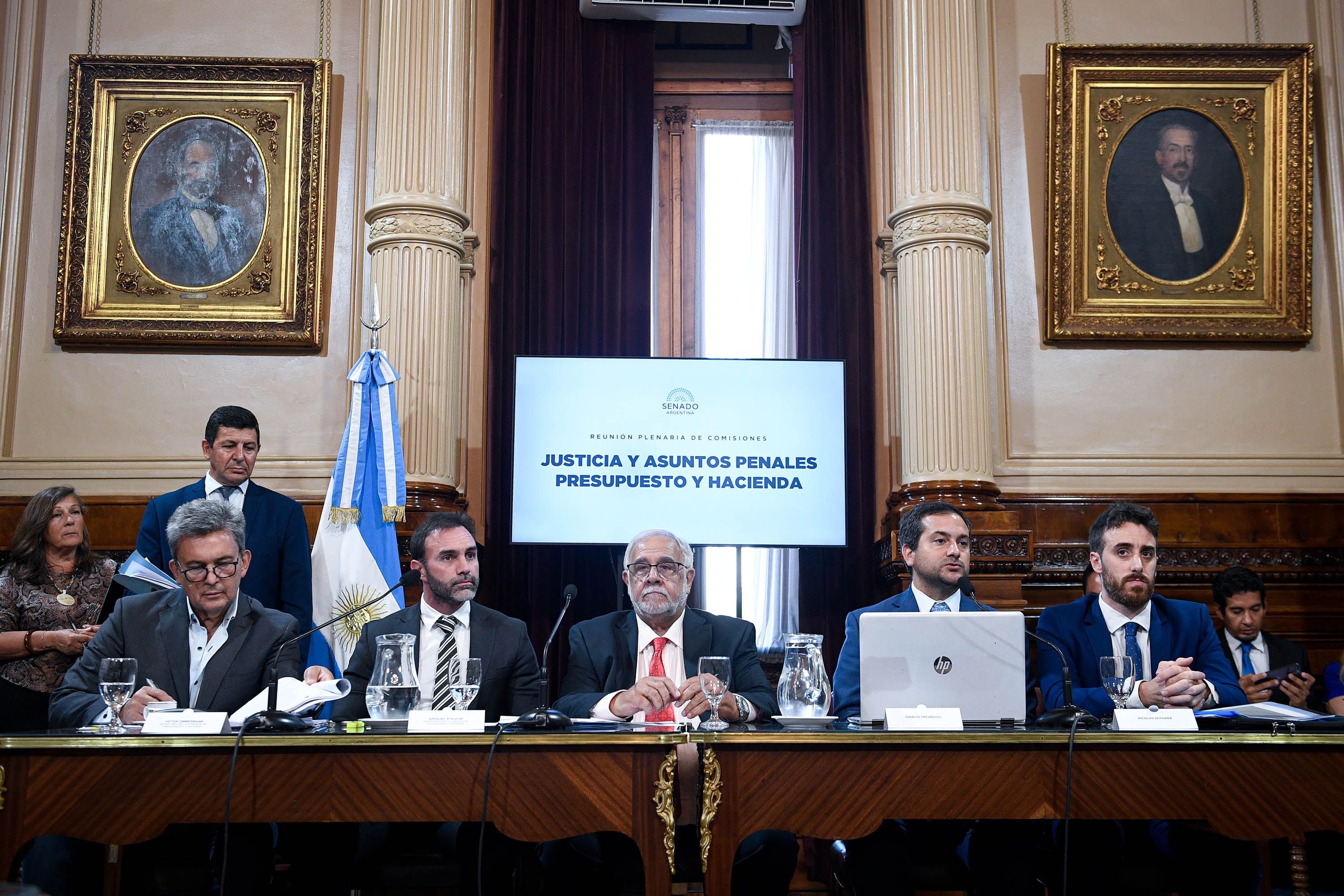 Reunión plenaria de las Comisiones de Justicia y Asuntos Penales y de Presupuesto y Hacienda en el salón Illia del Honorable Senado de la Nación, el 31 de enero de 2024, en Buenos Aires, Argentina.