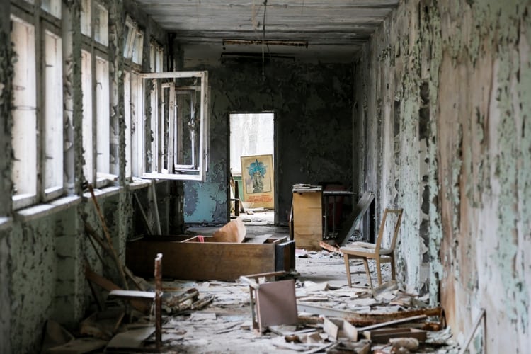 Los restos de una escuela de PrÃ­piat, la ciudad rusa mÃ¡s cercana a la central atÃ³mica de Chernobyl, que fue abandonada tras la tragedia explosiÃ³n del 26 de abril de 1986 (AP)
