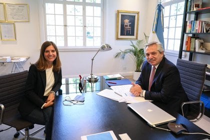 El presidente Alberto Fernández y la titular de la Anses, María Fernanda Raverta
