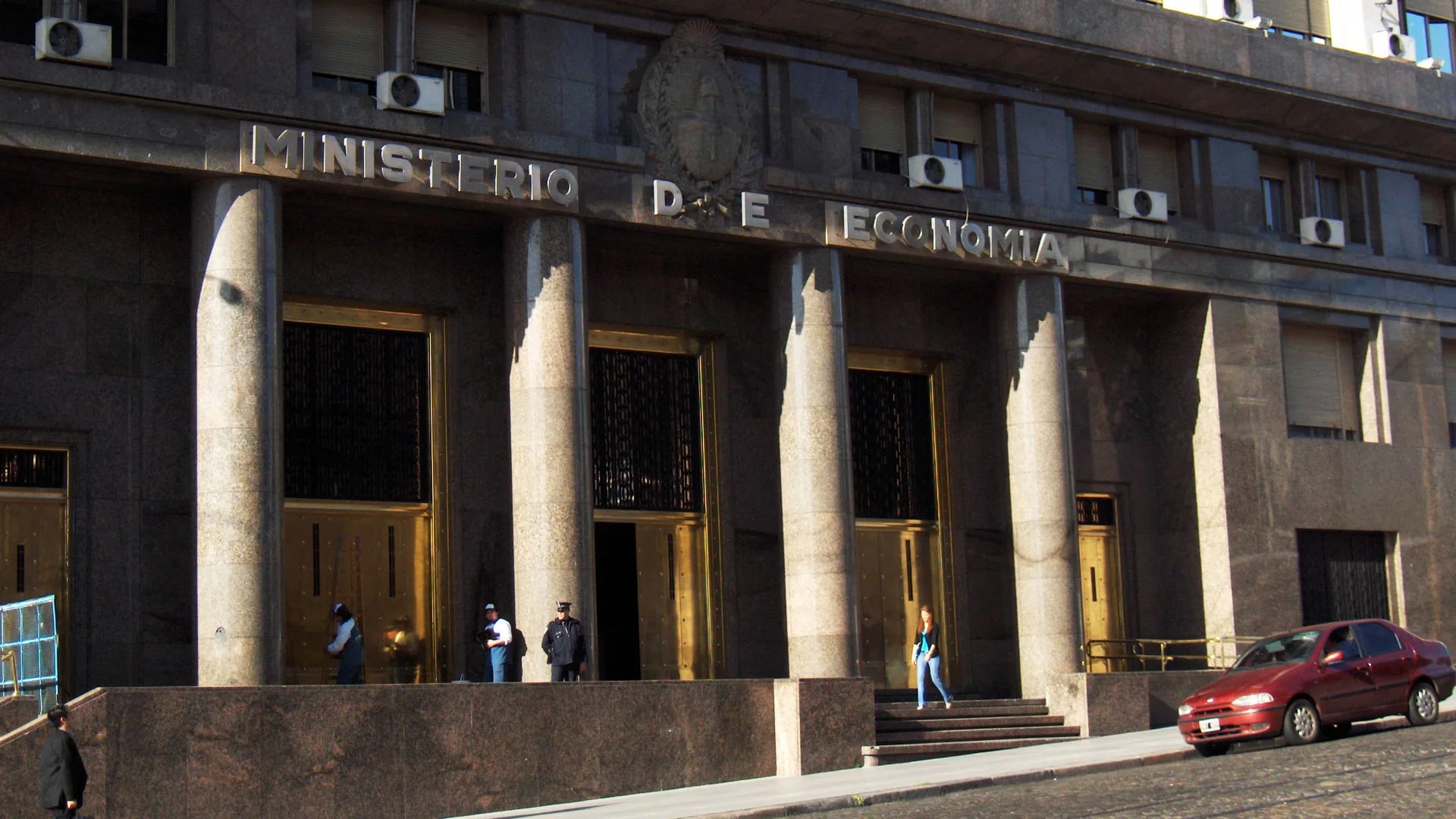 El Ministerio de Economía fue allanado por orden del juez Sergio Torres
