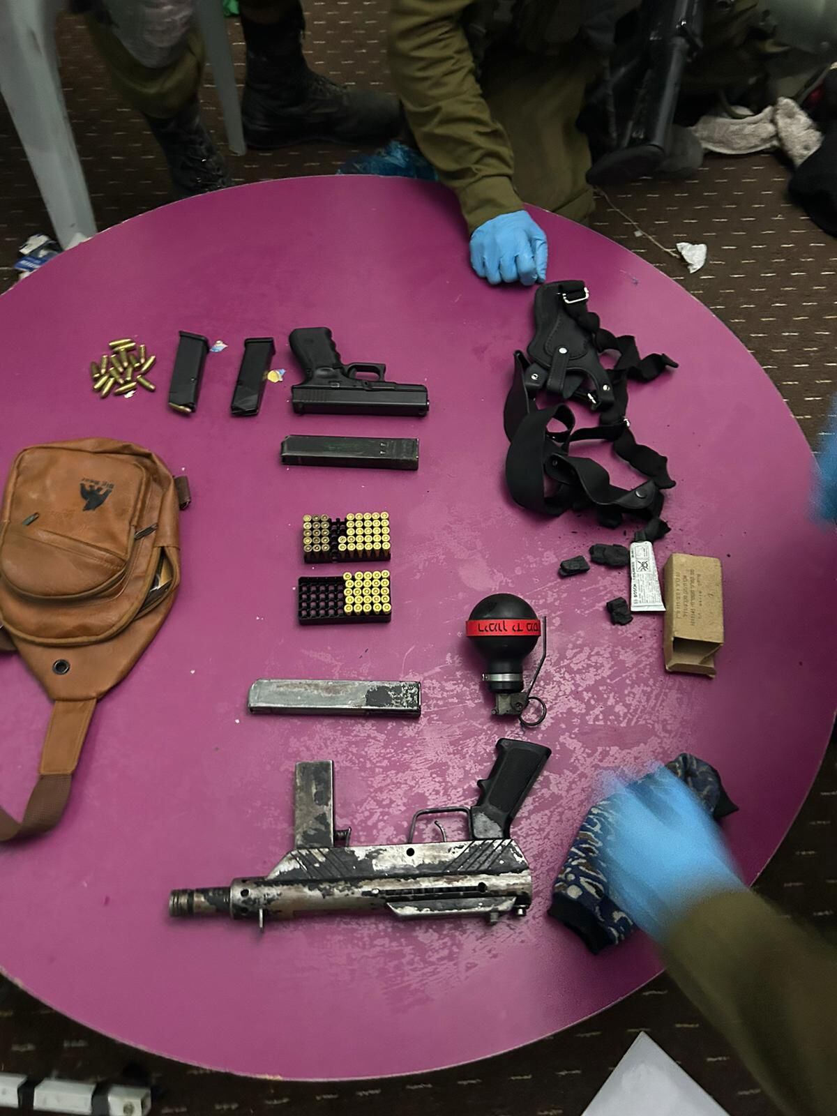 Algunas de las armas que confiscaron las Fuerzas de Defensa de Israel en Judea y Samaria (Fuente IDF)