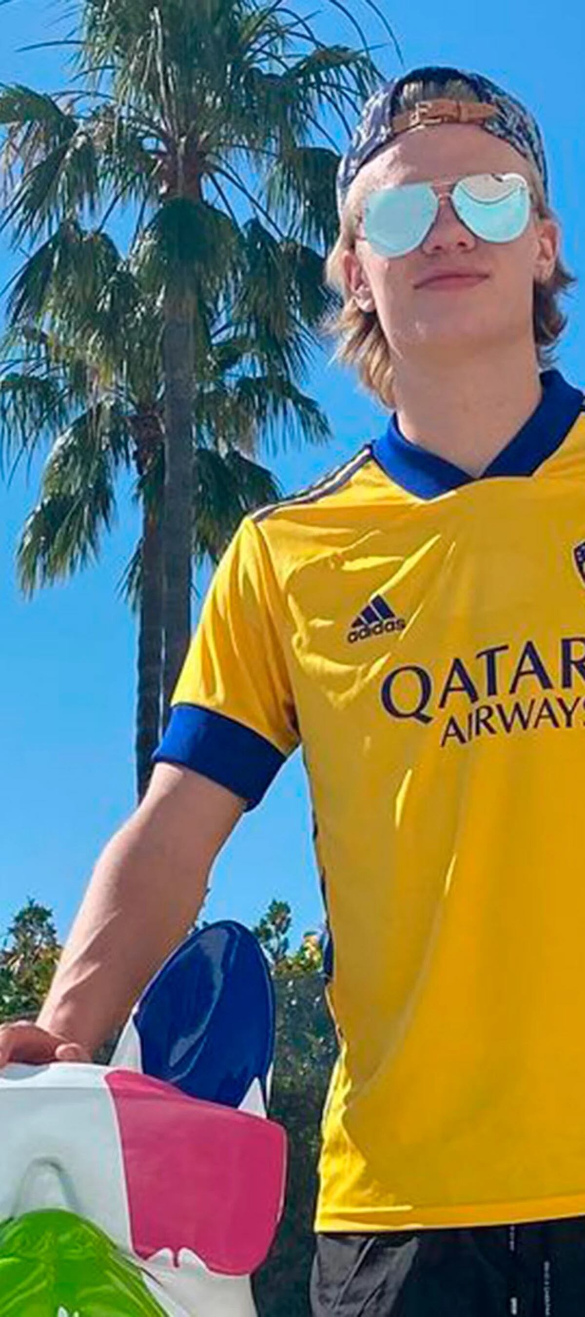 ESPN Argentina on X: ¡Los colores le tiran! Erling Haaland volvió a  mostrarse con la camiseta de Boca Juniors.  / X