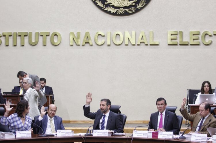 Las consejeras Adriana Favela y Pamela San Martín también manifestaron su inconformidad por adelantar la designación del Secretario Ejecutivo (Foto: Cuartoscuro)