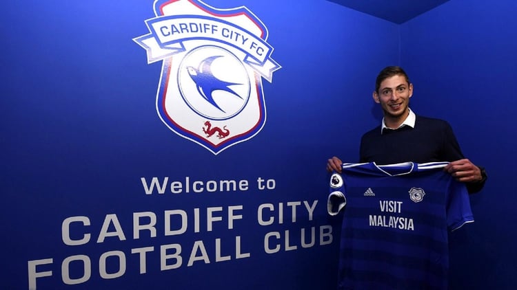 Emiliano Sala había firmado su contrato dos días antes de tomar el trágico vuelo (Cardiff oficial)