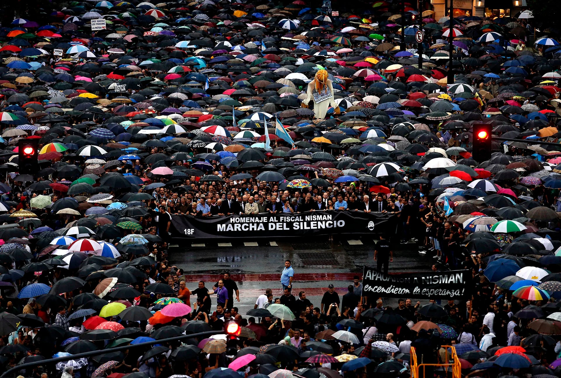 A dos meses de la muerte del fiscal Alberto Nisman, miles de personas se movilizan para pedir el esclarecimiento de su muerte (Ricardo Pristupluk)