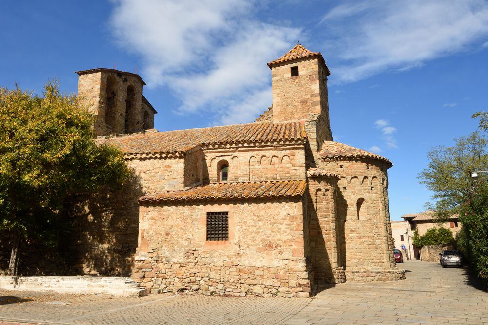 Iglesia de Sant Pere, en Ullastret, Girona.