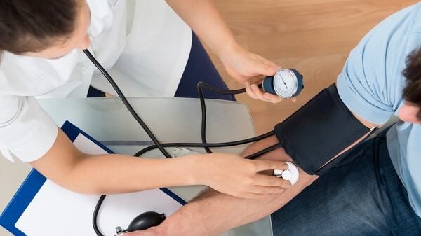 El control de la presión arterial es clave en las personas con diabetes (iStock)