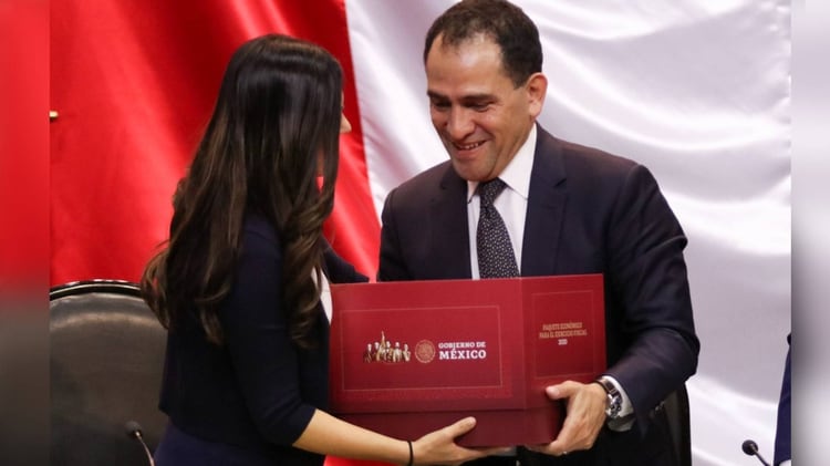 Laura Rojas, presidenta de la Cámara de Diputados, y Arturo Herrera, secretario de Hacienda y Crédito Público, durante la entrega del Paquete Económico 2020 (Foto: Cuartoscuro)