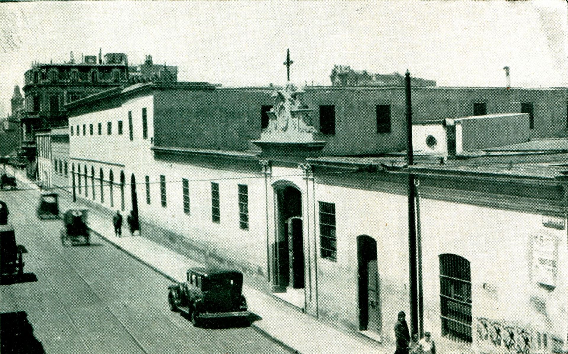 Imagen de época de la fachada de la Santa Casa en la avenida Independencia donde murió Santa María Antonia de San José (Foto AGN)