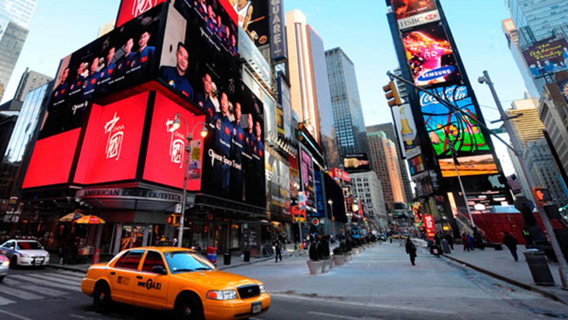 Los exclusivos locales de Times Square fueron recorridos varias veces por la ex primera dama de Venezuela