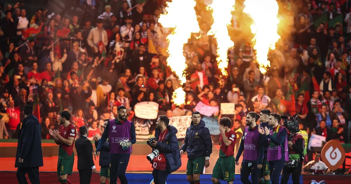 2-0.  Portugal de Martínez fecha classificação histórica em comemoração