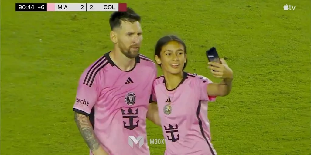 Habló la joven que saltó al campo del Inter Miami para sacarse una selfie con Messi: el gesto del astro para salvarla de la seguridad