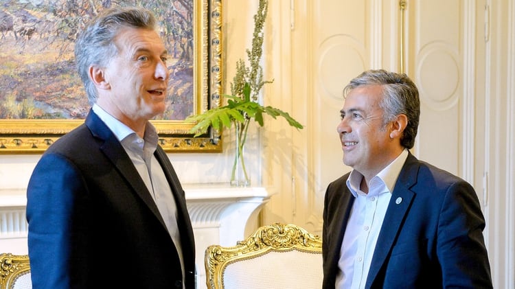 El presidente Mauricio Macri junto al gobernador Alfredo Cornejo 