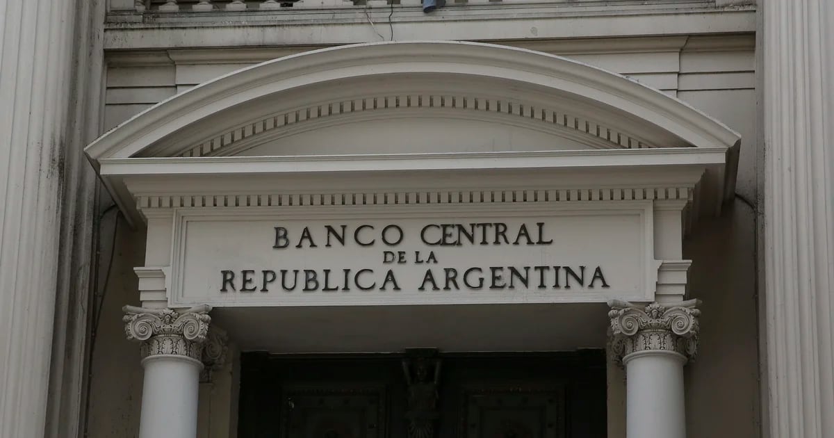 El banco central recortó la tasa de referencia del 110% al 80% y liberó intereses en condiciones estables.