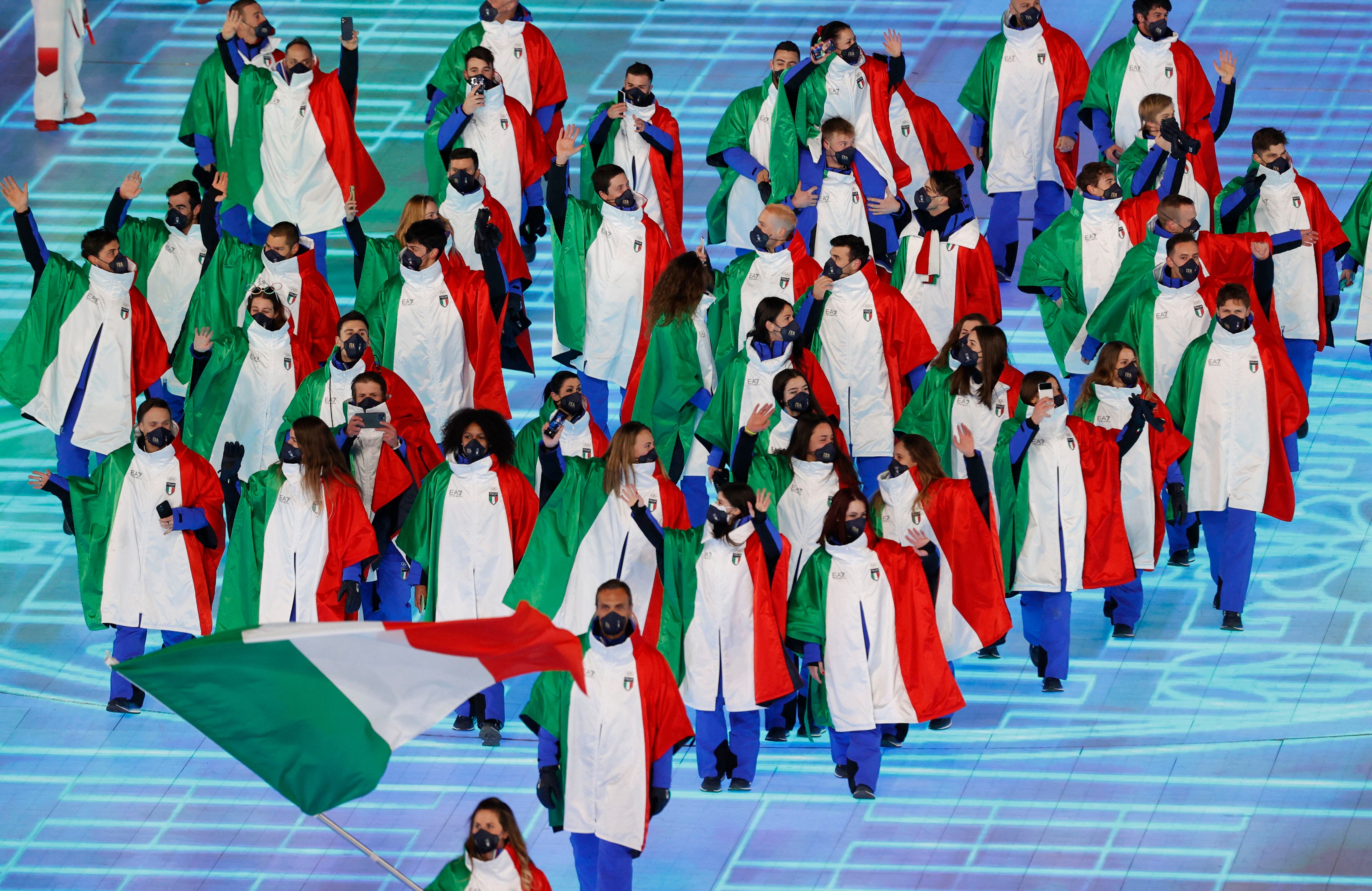La bandera italiana fue portada por Michela Moioli durante la ceremonia inaugural de los JJOO de invierno.