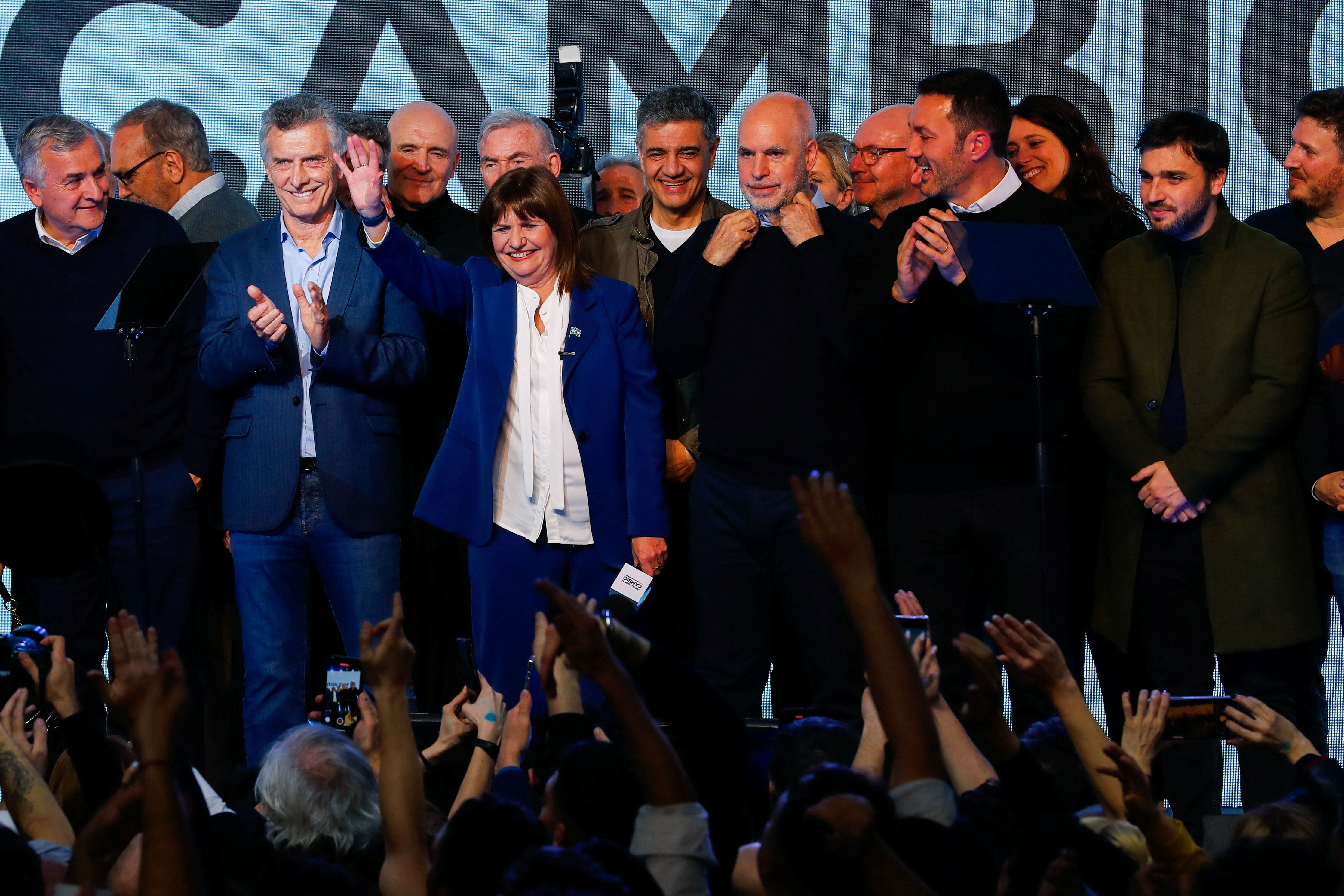 La última foto juntos. Macri, Rodríguez Larreta, Gerardo Morales, Patricia Bullrich y Petri, entre otros (foto Reuters)   