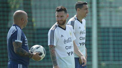 Messi y Di María, juntos en un entrenamiento para la selección durante el Mundial de Rusia (REUTERS / Albert Gea)