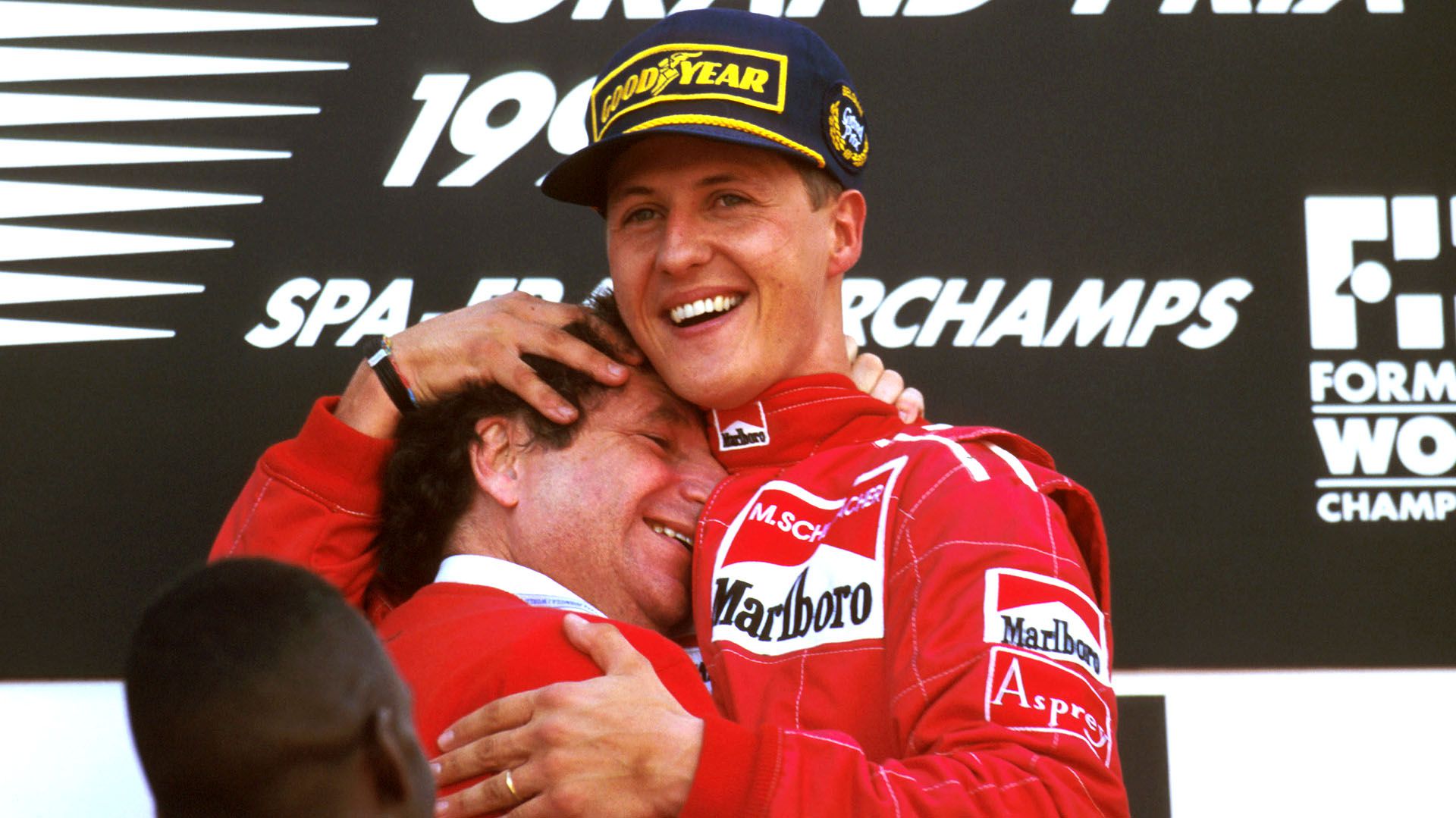 Jean Todt en uno de los enésimos festejos con Michael Schumacher en sus triunfos en Ferrari (Shutterstock)