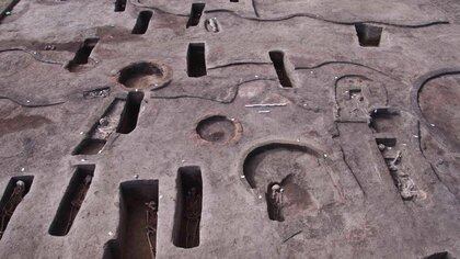 La imagen muestra el sitio arqueológico con 110 tumbas en el delta del Nilo, en esta fotografía de una misión arqueológica que opera en el área arqueológica de la gobernación de Dakahlia a través del Ministerio de Antigüedades de Egipto, en Mansoura, El Cairo (Reuters)