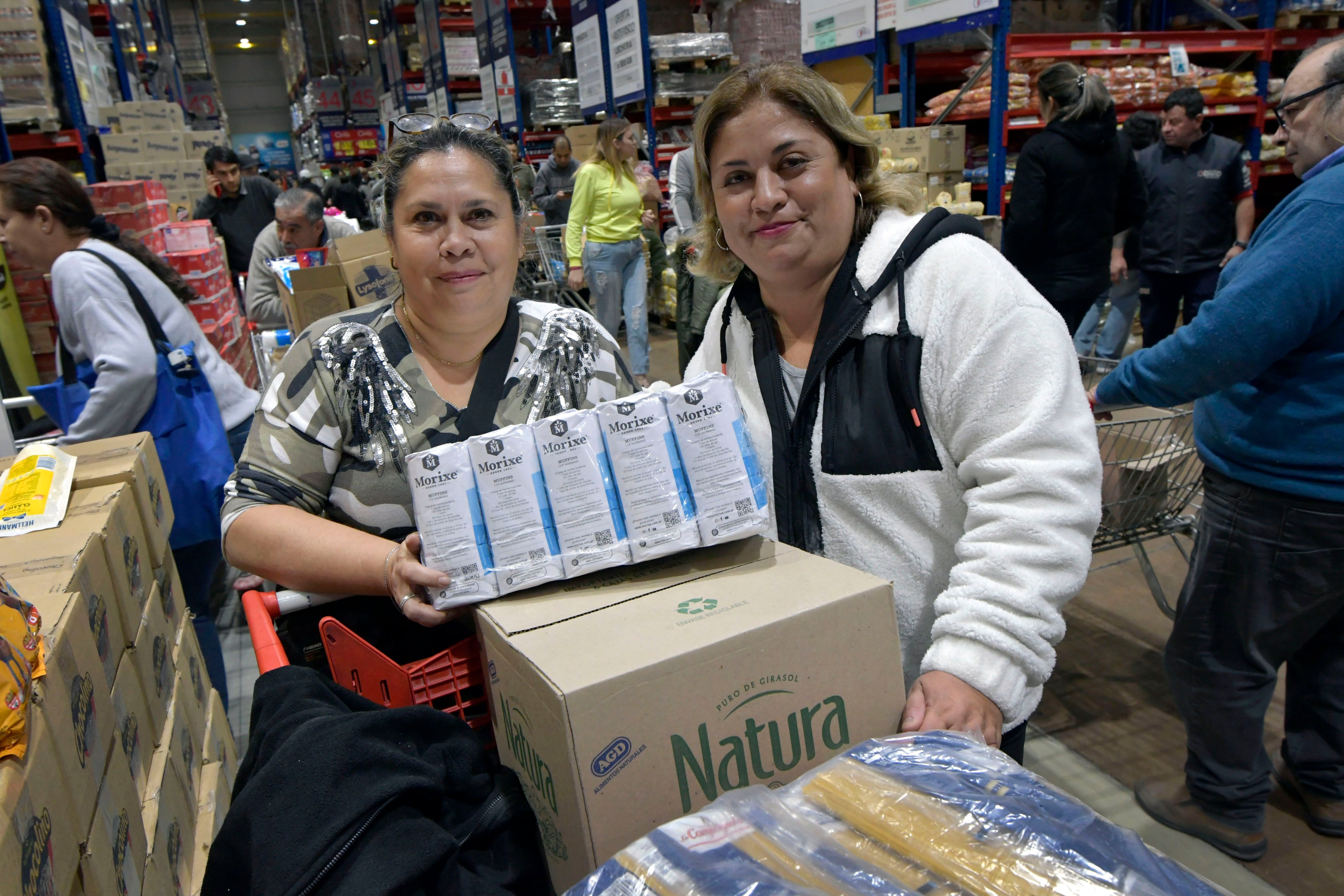 Los turistas chilenos aseguran que algunos productos cuestan la mitad que en su país.
Foto: Orlando Pelichotti

