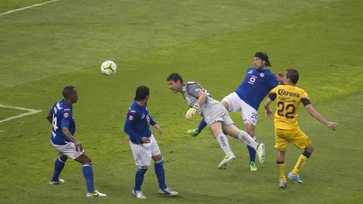 Un gol del portero Moisés Muñoz ayudó a que el América venciera a Cruz Azul en la final de 2013 (Foto: Mexsport)
