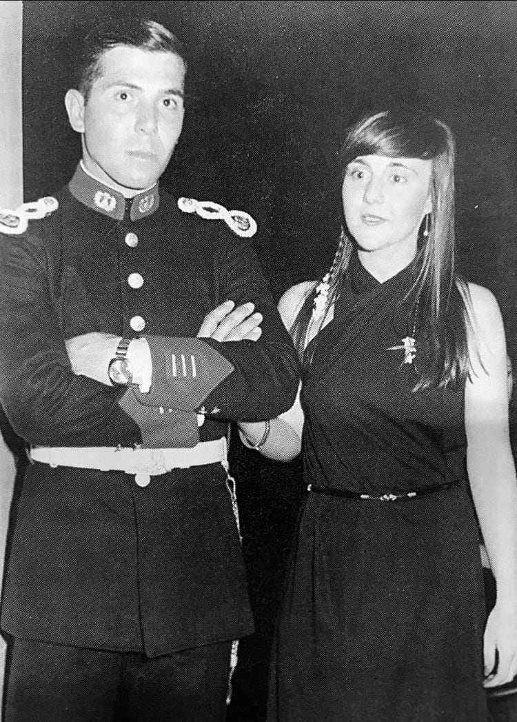 Oscar SilvaÂ junto a su novia Patricia, con quien iba a casarse en 1982