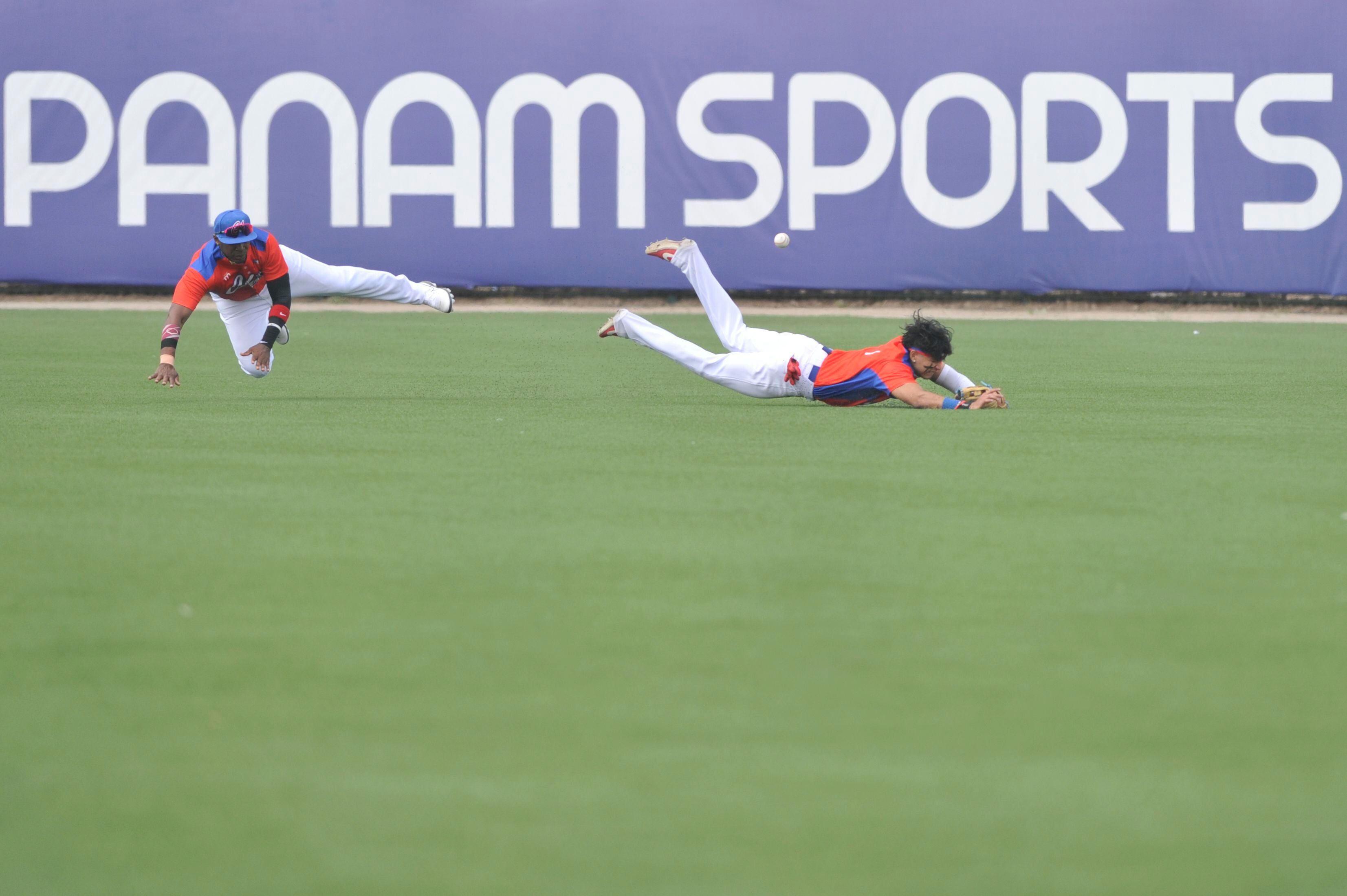 México debutó con un triunfo ante Chile 