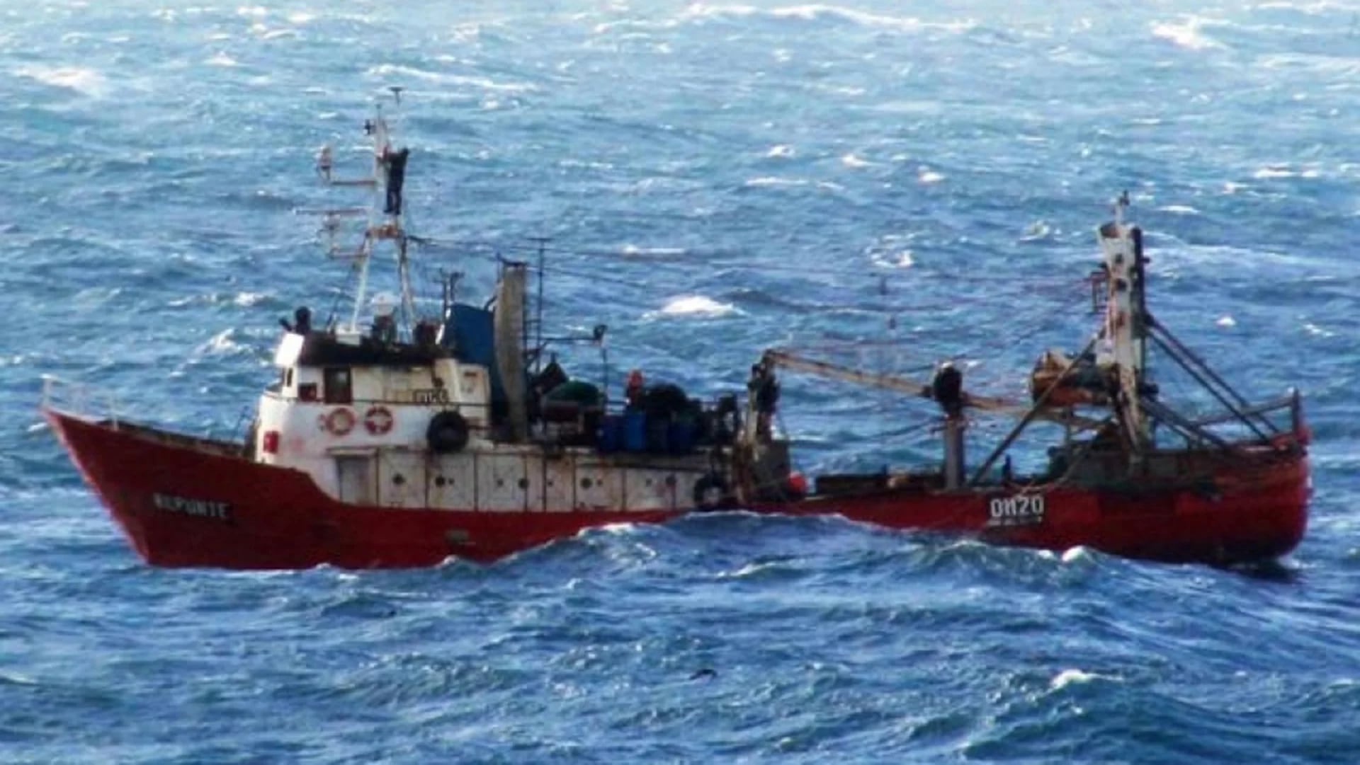 El buque “repunte” se hundió el sábado a 68 kilómetros de Rawson (Maxi Alonso)