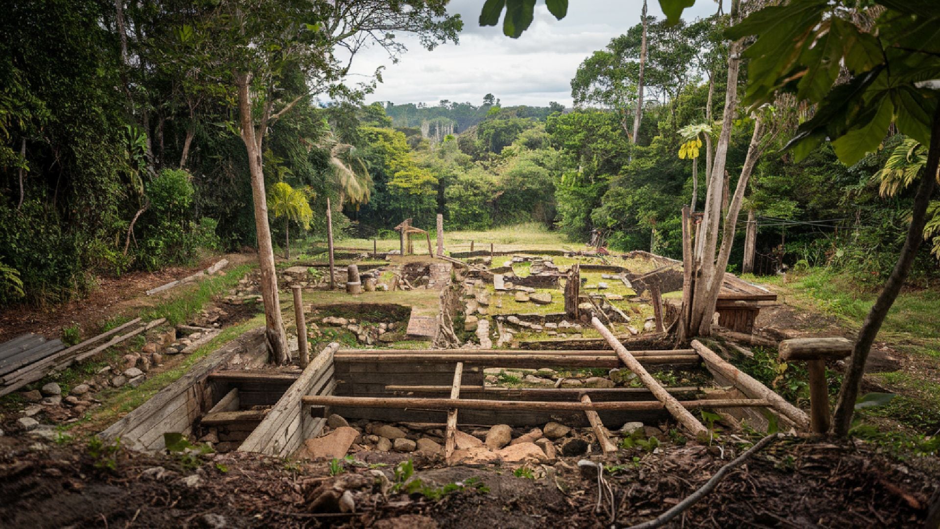 Descubren antigua ciudad con una avanzada red de caminos y canales en la selva del Amazonas de más de 2500 años - Infobae