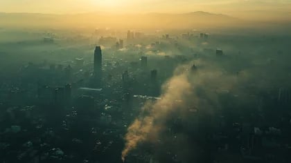 La contaminación ambiental y el ozono son preocupaciones importantes relacionadas con el cambio climático y la calidad del aire. - (Imagen Ilustrativa Infobae)