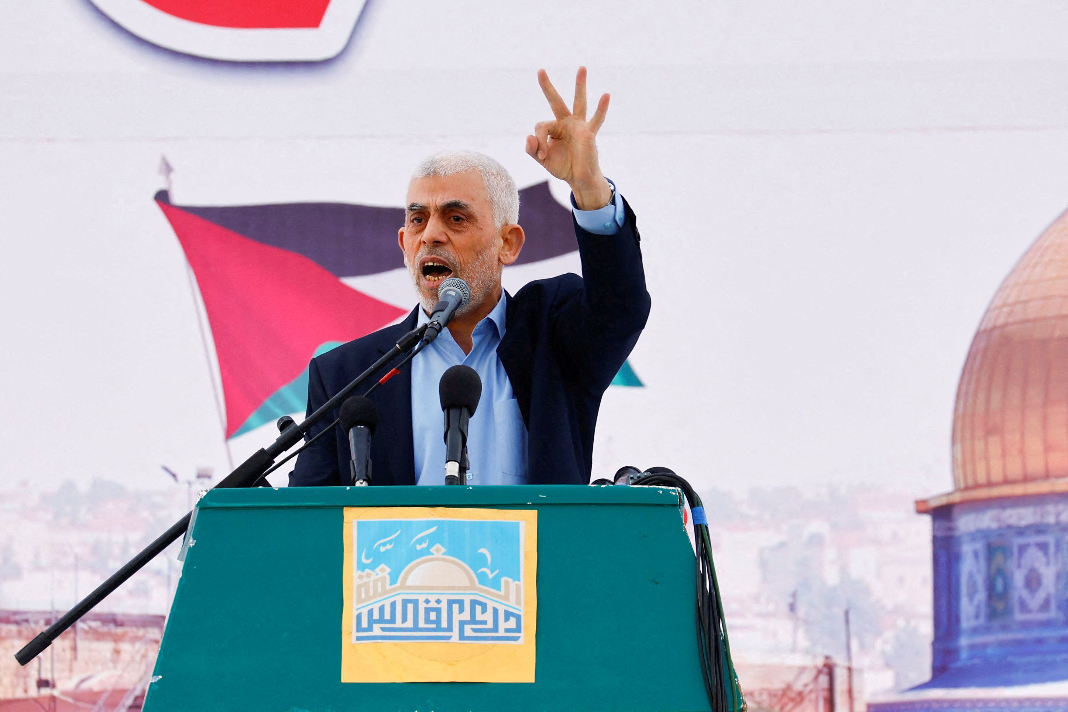 Yehya Al-Sinwar, jefe del grupo terrorista palestino Hamas en la Franja de Gaza, habla durante un mitin para conmemorar el Día anual de al-Quds (Día de Jerusalén), en Gaza, el 14 de abril de 2023. REUTERS/Ibraheem Abu Mustafa/Archivo