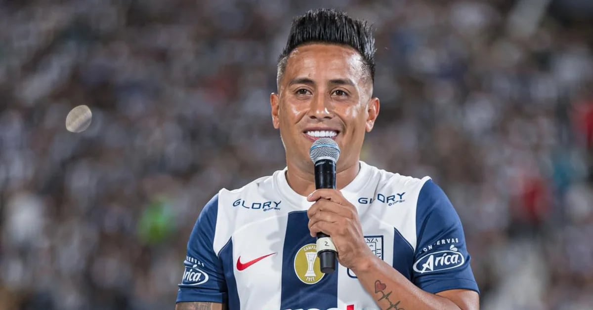 Christian Cueva was presented to the “blue and white” supporters before the game against Cusco FC