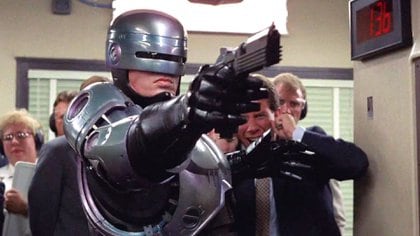 Peter Weller, en el papel de Robocop