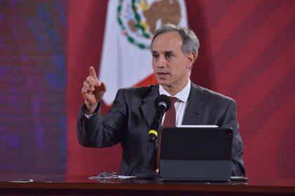 Hugo López-Gatel informa detalles sobre el primer uso de la vacuna contra el coronavirus en México (Foto cortesía de la Presidencia)