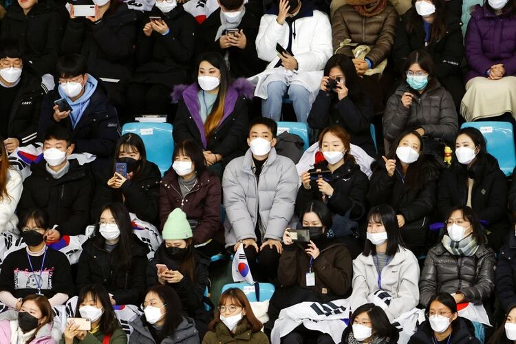 La combinación de medidas de salud pública y la llegada de los meses cálidos podría reducir los casos de neumonía de Wuhan a casi cero. Pero podrían, como la gripe, repetirse cada año. (REUTERS/Kim Hong-Ji)