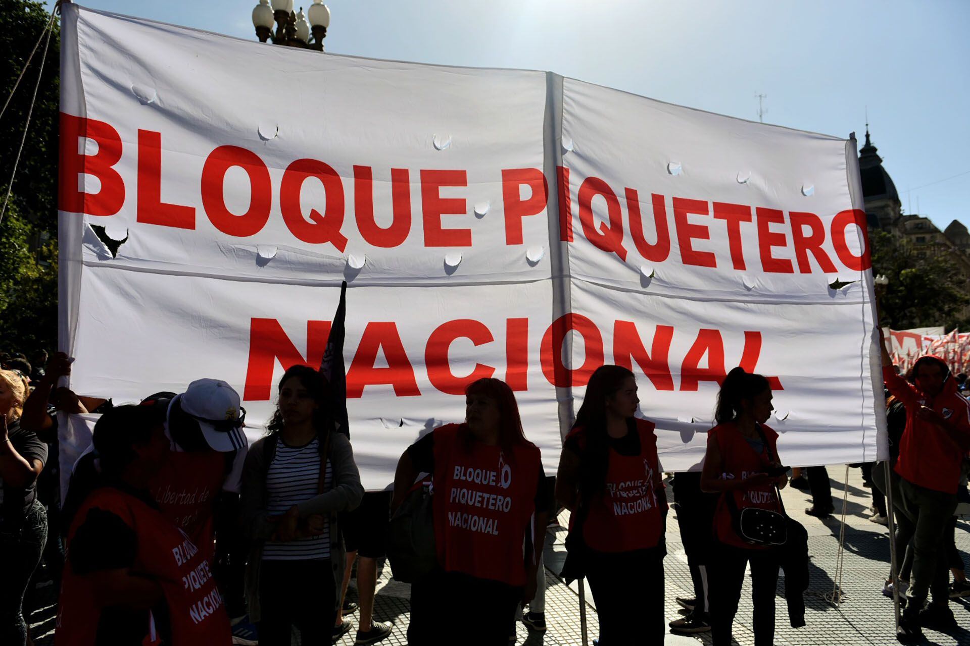 Arrancó la marcha piquetera contra el Gobierno: las organizaciones se concentran en la 9 de Julio