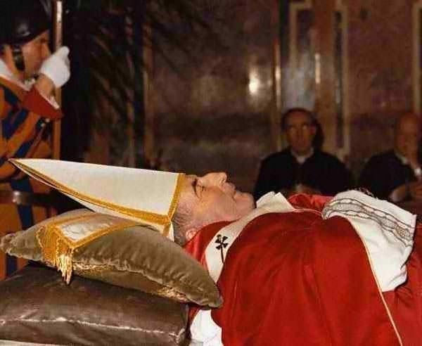 Juan Pablo I fue muerto el 28 de septiembre de 1978, Palacio Apostólico, Ciudad del Vaticano.