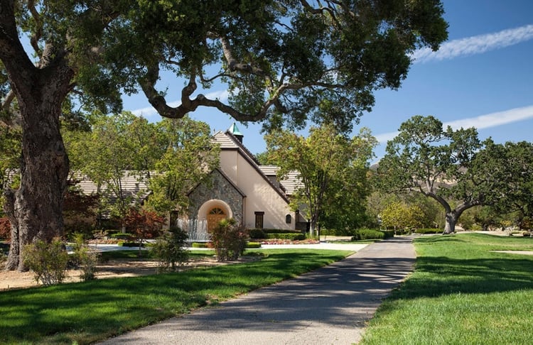 Además de la casa principal de seis dormitorios, la finca en Los Olivos, California, también cuenta con tres casas de huéspedes (JPRUbio)