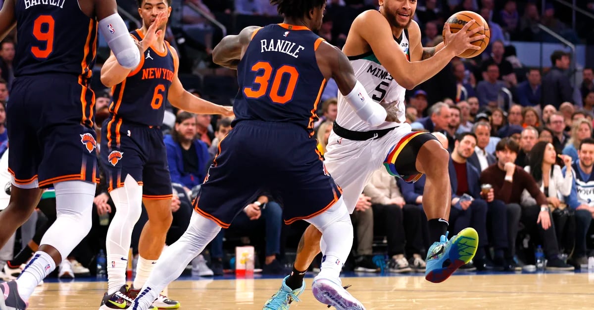 Wolves claw back 57 points from Randle, beat Knicks