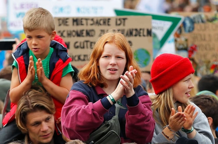 Niños y niñas participan en la Huelga Climática Mundial del movimiento Viernes por el Futuro, en Berlín, Alemania, 20 de septiembre de 2019 (REUTERS/Hannibal Hanschke)
