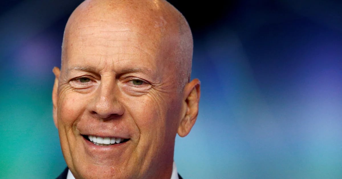 Bruce Willis si ritira dalla recitazione per problemi di salute: soffre di afasia