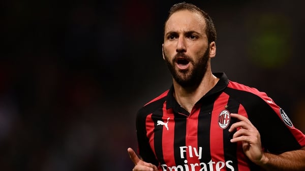 Tras su llegada a Milan, HiguaÃ­n quedÃ³ en la segunda colocaciÃ³n (AFP)