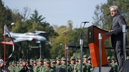 AMLO depende en gran medida de las fuerzas armadas para tareas específicas de su territorio, como lopezobrador.or.mx.