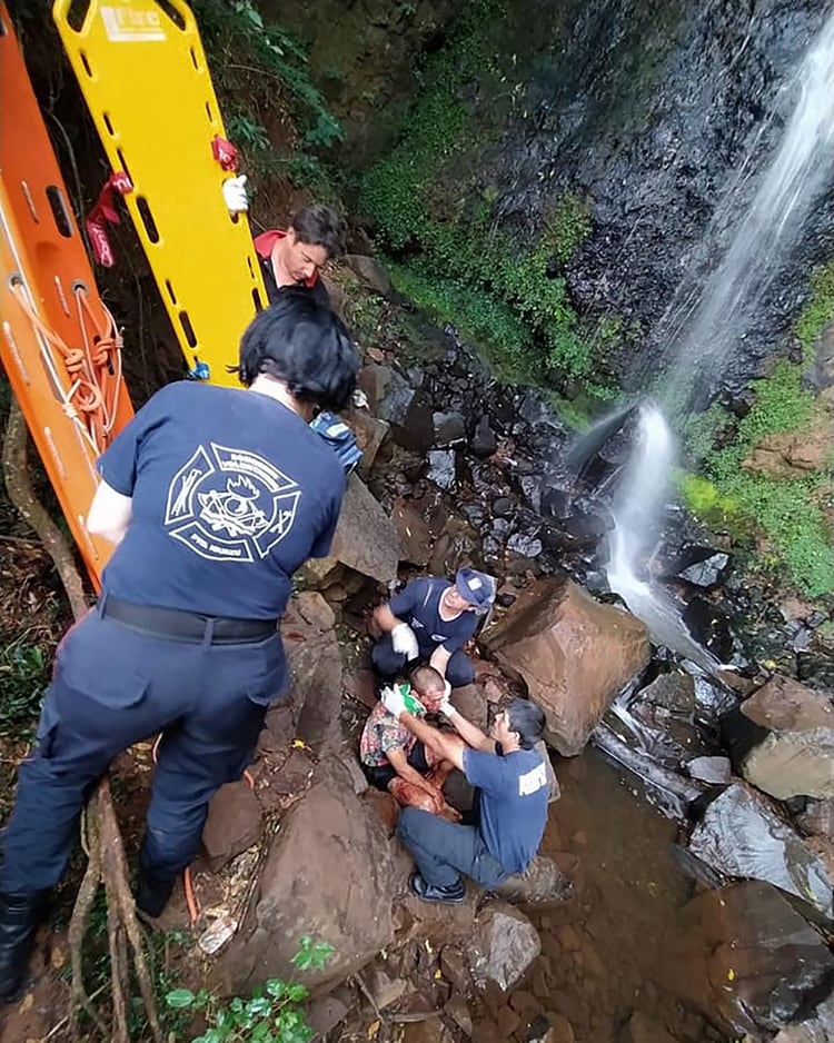 Minervino, tras la caída, fue socorrido por los Bomberos Voluntarios de Iguazú 