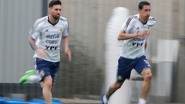 Lionel Messi y Ángel Di María, dos titulares seguros para el debut de la Argentina ante Isalandia en la Copa del Mundo Rusia 2018 (AFP)